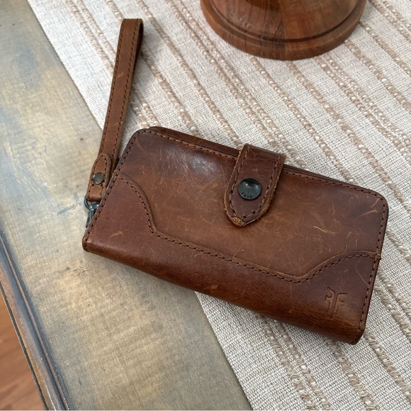 Frye Melissa phone wallet distressed worn in - Picture 2 of 6